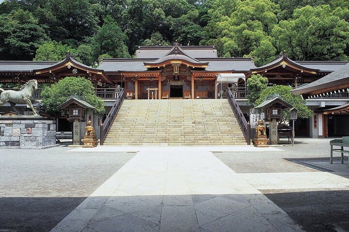 Guided Tour of Nagasaki Shrine with Japanese Style Course Lunch — photo 4