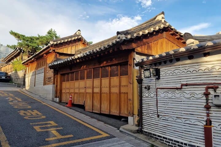 Tokyo Imperial Palace, Asakusa Temple and Tokyo Tower Guided Tour — photo 5