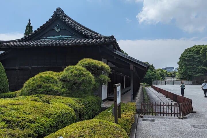 Tokyo Imperial Palace, Asakusa Temple and Tokyo Tower Guided Tour — photo 9
