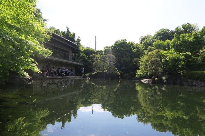 Tokyo Spring Flowering Gardens Tour with Gardener E-bike or Walk — photo 19