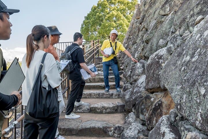 Castle Town Walking Tour with Local Sweets and Sake Tasting — photo 6