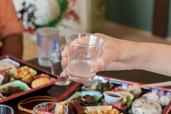 Castle Town Walking Tour with Local Sweets and Sake Tasting — photo 10