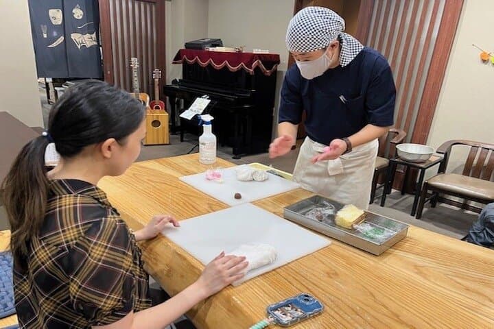 Kumamoto: Wagashi Confectionery Making Experience at TOMODACHIYA — photo 4