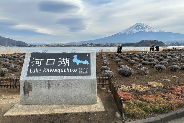Mt. Fuji, Oishi Park & Arakurayama Pagoda Bus Tour with Lunch — photo 10