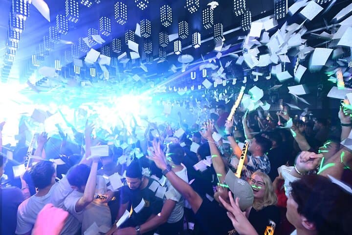 Osaka Dotonbori: Giraffe Nightclub VIP Package(For Foreign) — photo 3