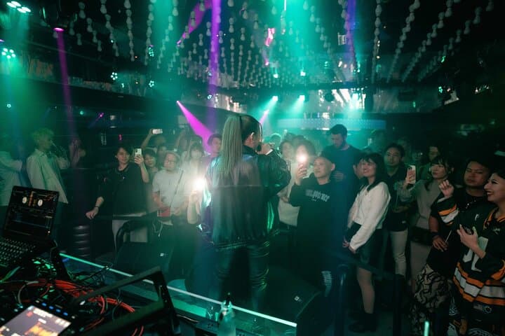 Tokyo Cross Roppongi Karaoke Nightclub Ticket with Drinks — photo 4