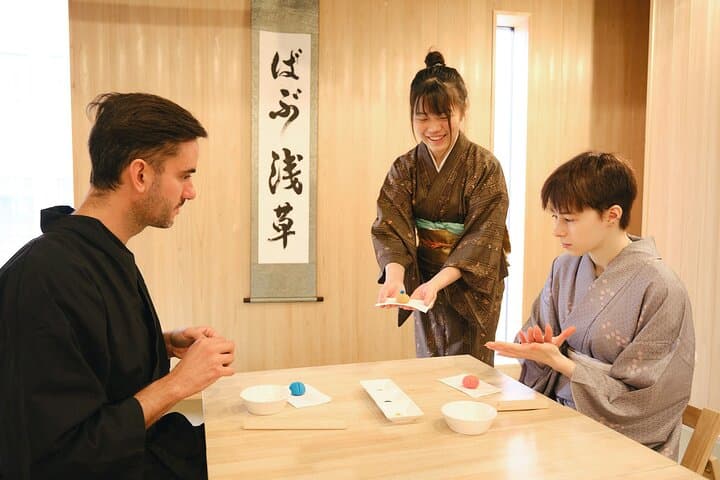 Friendly Tea Ceremony with Sakura Sweets Making in Tokyo — photo 6