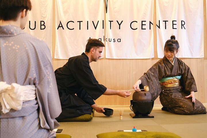 Friendly Tea Ceremony with Sakura Sweets Making in Tokyo — photo 5