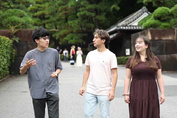 Tokyo: Private Ueno Highlights & Local Gem Walking Tour — photo 2