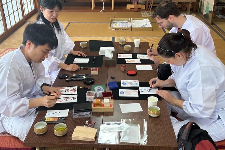 Hands-on Insider Experience at a Historic Shrine — photo 20