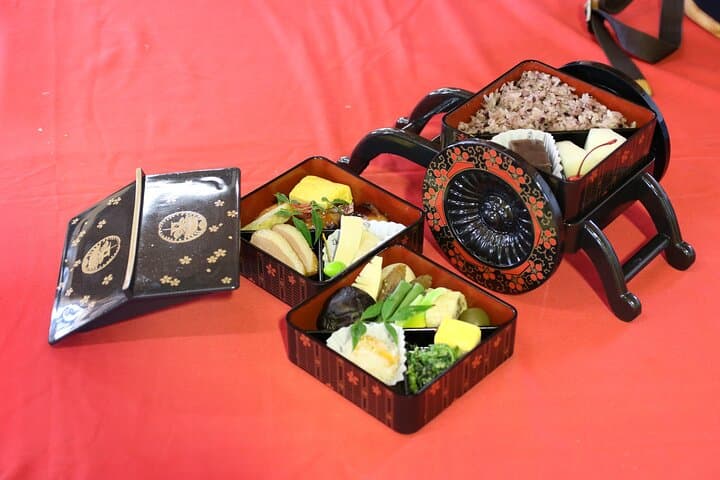 Hands-on Insider Experience at a Historic Shrine — photo 13