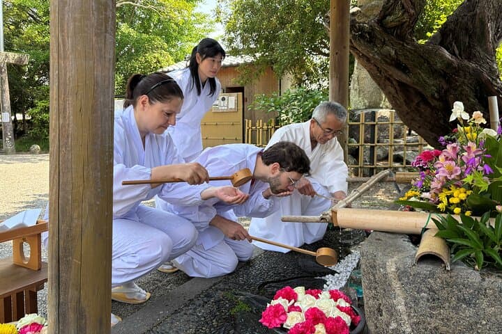 Hands-on Insider Experience at a Historic Shrine — photo 5