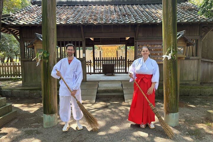 Hands-on Insider Experience at a Historic Shrine — photo 16