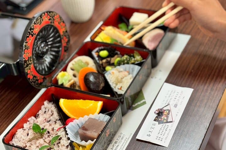 Hands-on Insider Experience at a Historic Shrine — photo 4