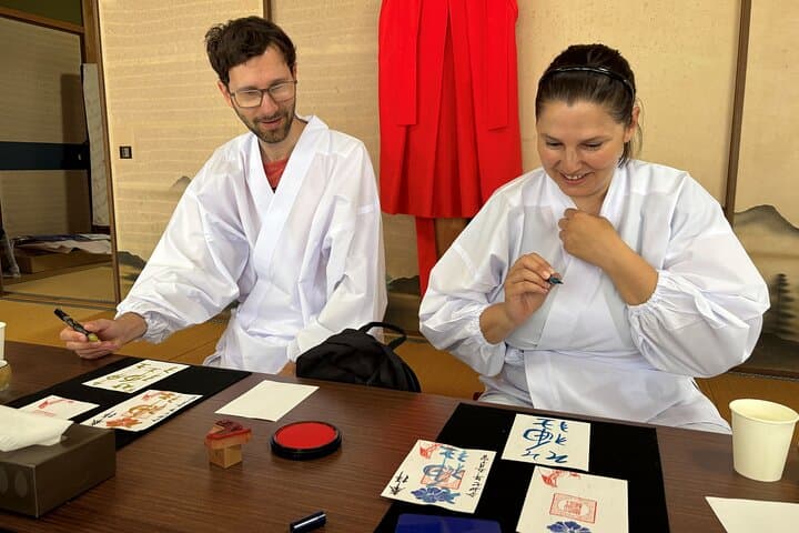 Hands-on Insider Experience at a Historic Shrine — photo 8