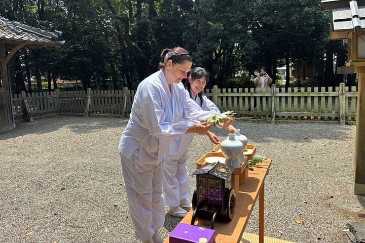 Hands-on Insider Experience at a Historic Shrine — photo 18