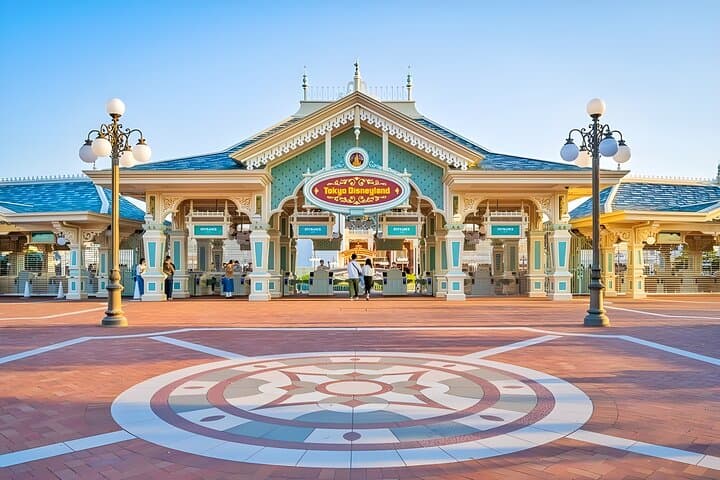 Tokyo Disneyland 1-Day Pass with Private Hotel Pick-Up & Drop-Off — photo 3