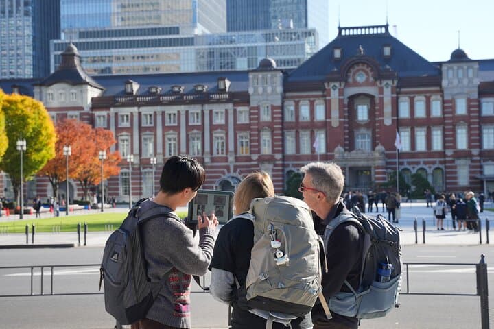 Tokyo Imperial Palace with Kagurazaka Alley Tour — photo 2