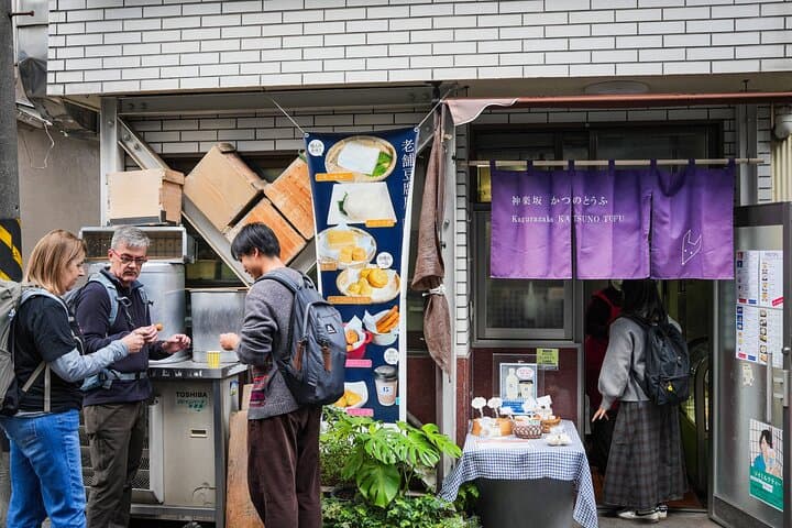 Tokyo Imperial Palace with Kagurazaka Alley Tour — photo 6