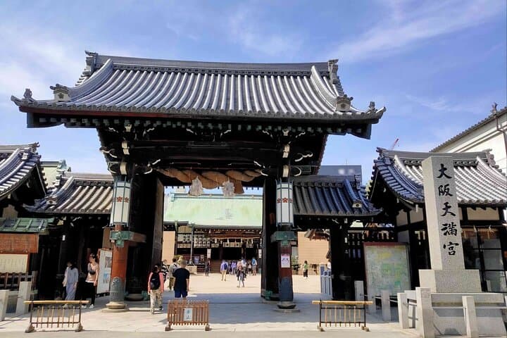 Osaka: Tenjinbashi Market Walk & Osaka Tenmangu Tour — photo 2