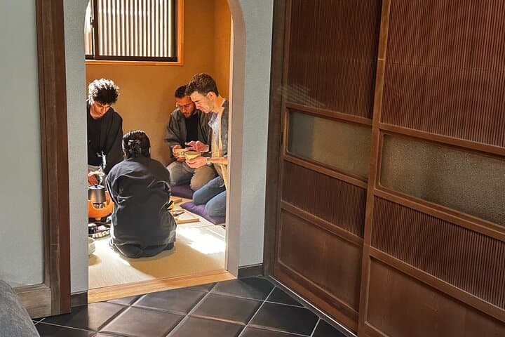 Private Nijo Castle Tour and Traditional Matcha Ceremony — photo 2