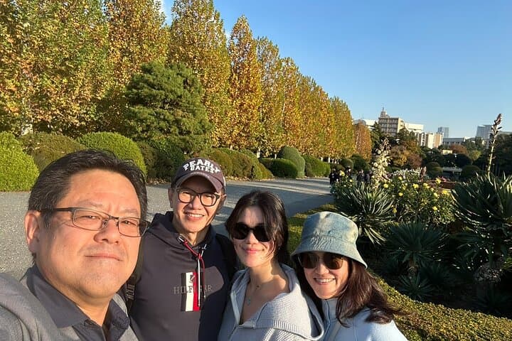 Tokyo Fall Foliage & Pop Culture Walking Tour Shinjuku to Shibuya — photo 2