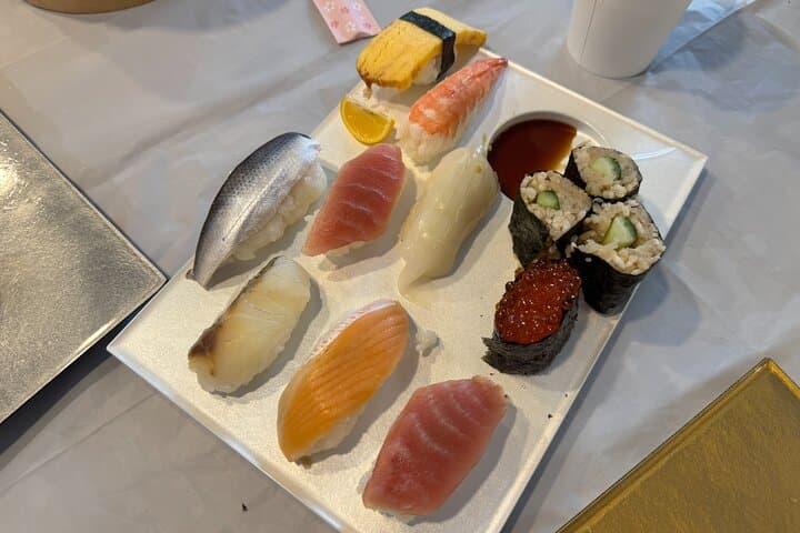 Tsukiji Fish Market Sushi Workshop with a Sushi Chef — photo 8