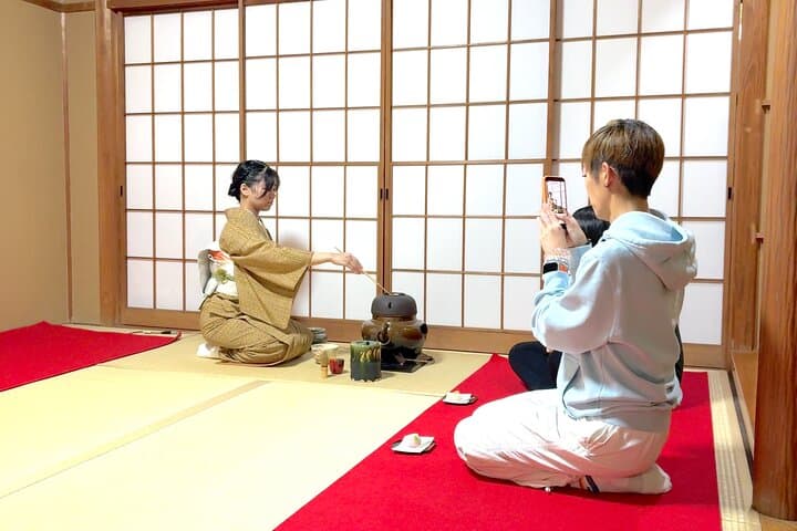 Shibuya Authentic Tea Ceremony with experienced instructor — photo 2