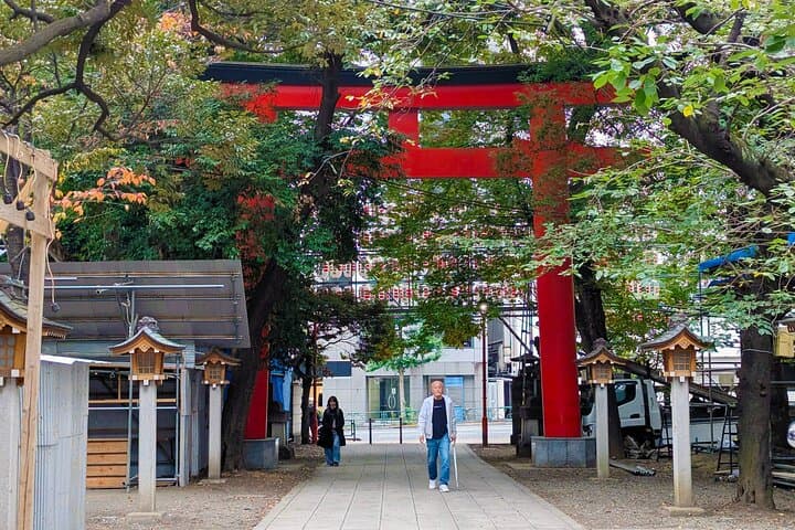Silence, Gai Buzz: A Self Guided Shinjuku Walking Tour — photo 2