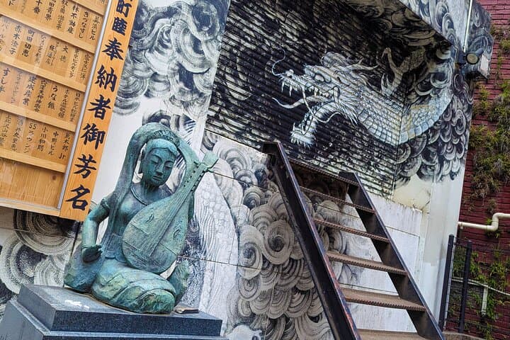 Silence, Gai Buzz: A Self Guided Shinjuku Walking Tour — photo 4
