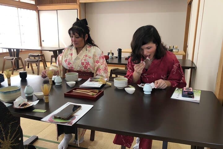 Walk Kyoto in Kimono Guided Cultural Tour with Tea Experience — photo 16