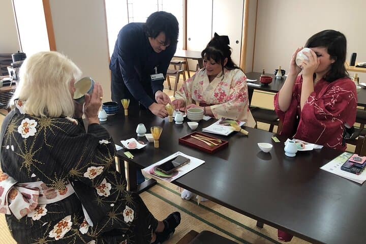 Walk Kyoto in Kimono Guided Cultural Tour with Tea Experience — photo 18