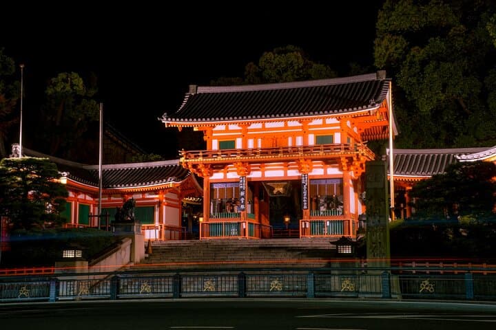 Kyoto Gion Evening Walk: Sake, Secret Alleys & Geisha District — photo 6