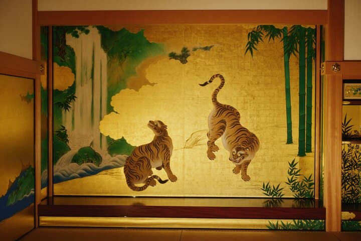 A Premium Private Experience at Nagoya Castle's Honmaru Palace — photo 2