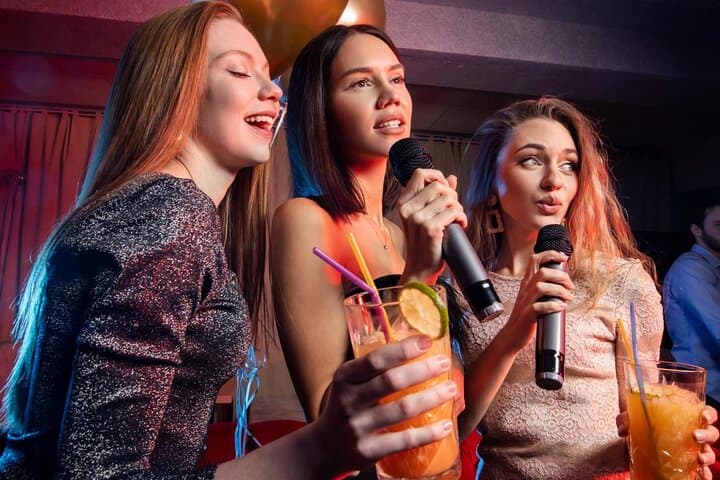 Tokyo Asakusa Bar Hopping and Karaoke with Local Guide — photo 4