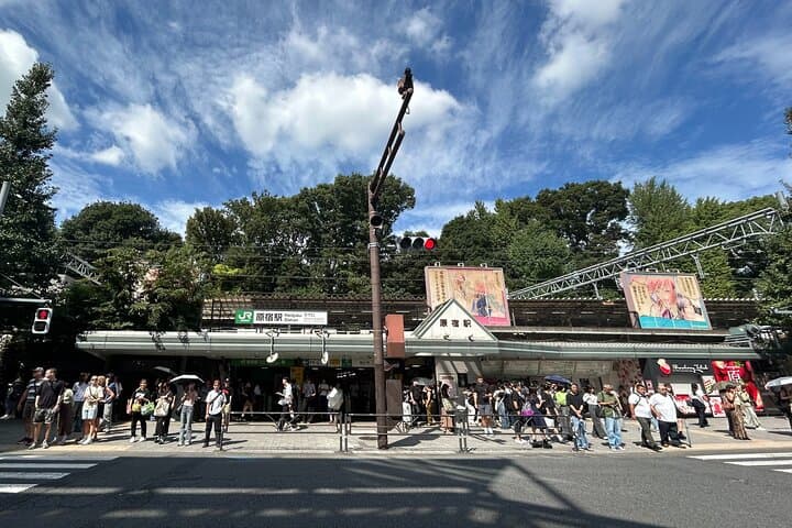 Tokyo Private Walking Tour Shibuya, Harajuku and Meiji Jingu — photo 3