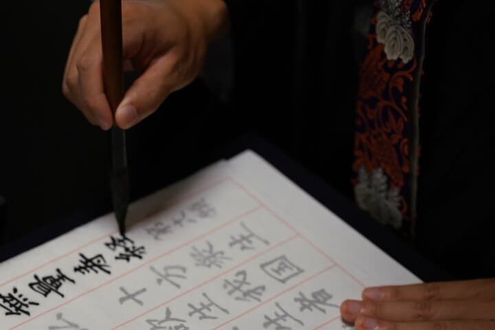 Private Meditation and Calligraphy with a Monk in Tokyo Temple — photo 3