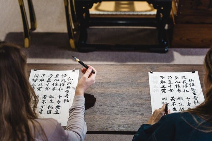 Private Meditation and Calligraphy with a Monk in Tokyo Temple — photo 9