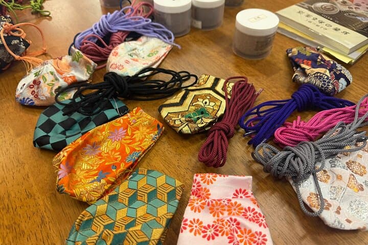 Experience Making a Samurai Amulet Scented Bag: "Kariroku" — photo 3