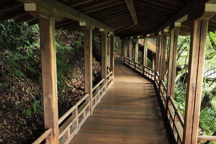 Kyoto: Serene Stroll Through Eikando’s Timeless Temple Paths — photo 4