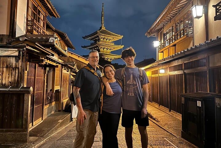 Kyoto Gion Night Tour: Discover Geisha District and Hidden Gems — photo 7