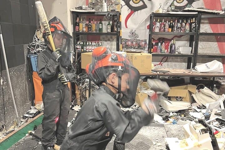 Osaka's Ultimate Destruction Experience - CRASH BOX Shinsaibashi — photo 2
