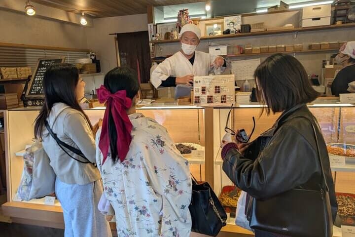 Japanese Onigiri Tasting Tour in Asakusa with Local Expert — photo 2