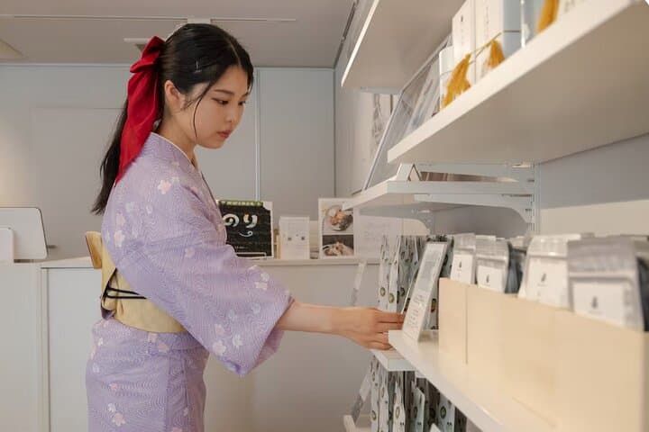 Japanese Onigiri Tasting Tour in Asakusa with Local Expert — photo 7