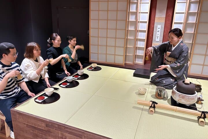 Kyoto Nishiki Market Walk Tour with Tea Ceremony Experience — photo 4