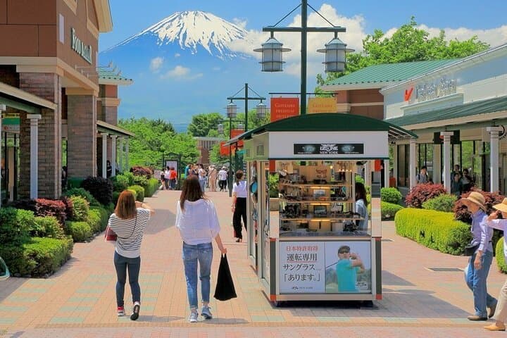 Tokyo 10-Hour Mt. Fuji, Oshino Hakkai & Outlets/Hot Spring Tour — photo 8