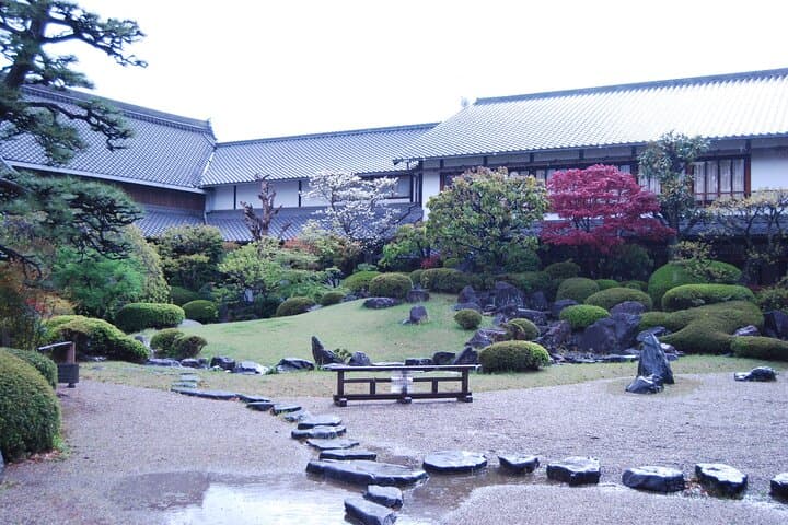 Osaka: Shitennoji Temple Private Tour with Entry Tickets — photo 6