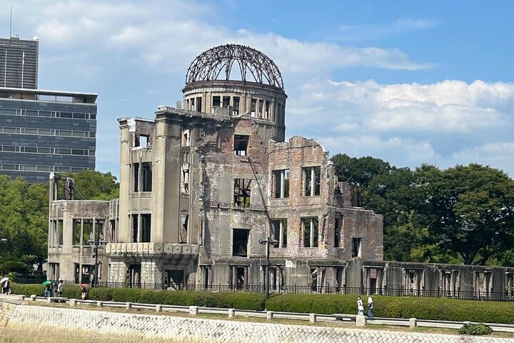 Hiroshima Peace Memorial, Castle and Garden Walking Tour — photo 8