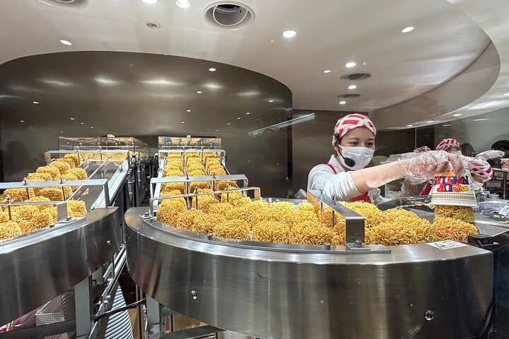 Osaka Cup Noodles Museum Guided Tour (90 min) — photo 8