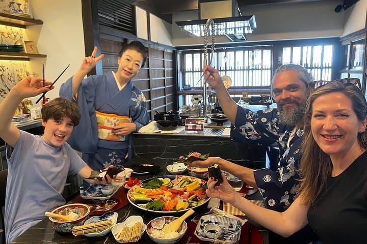 Private Kyoto Townhouse Hom Visit Sushi Cooking and Tea Ceremony — photo 1
